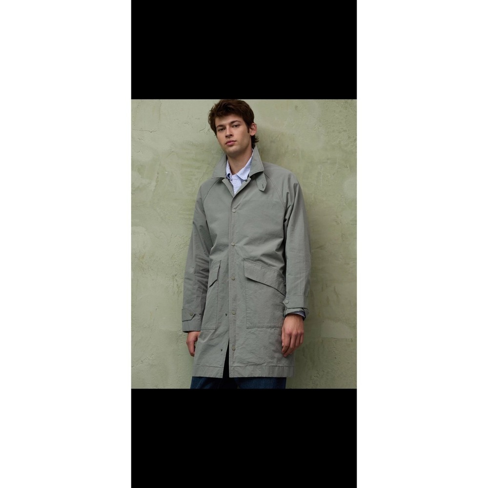 AE77 Premium Mac Raincoat size medium NWT